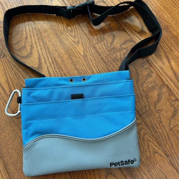 PetSafe Other - Pet pouch for owners NEW waist bag